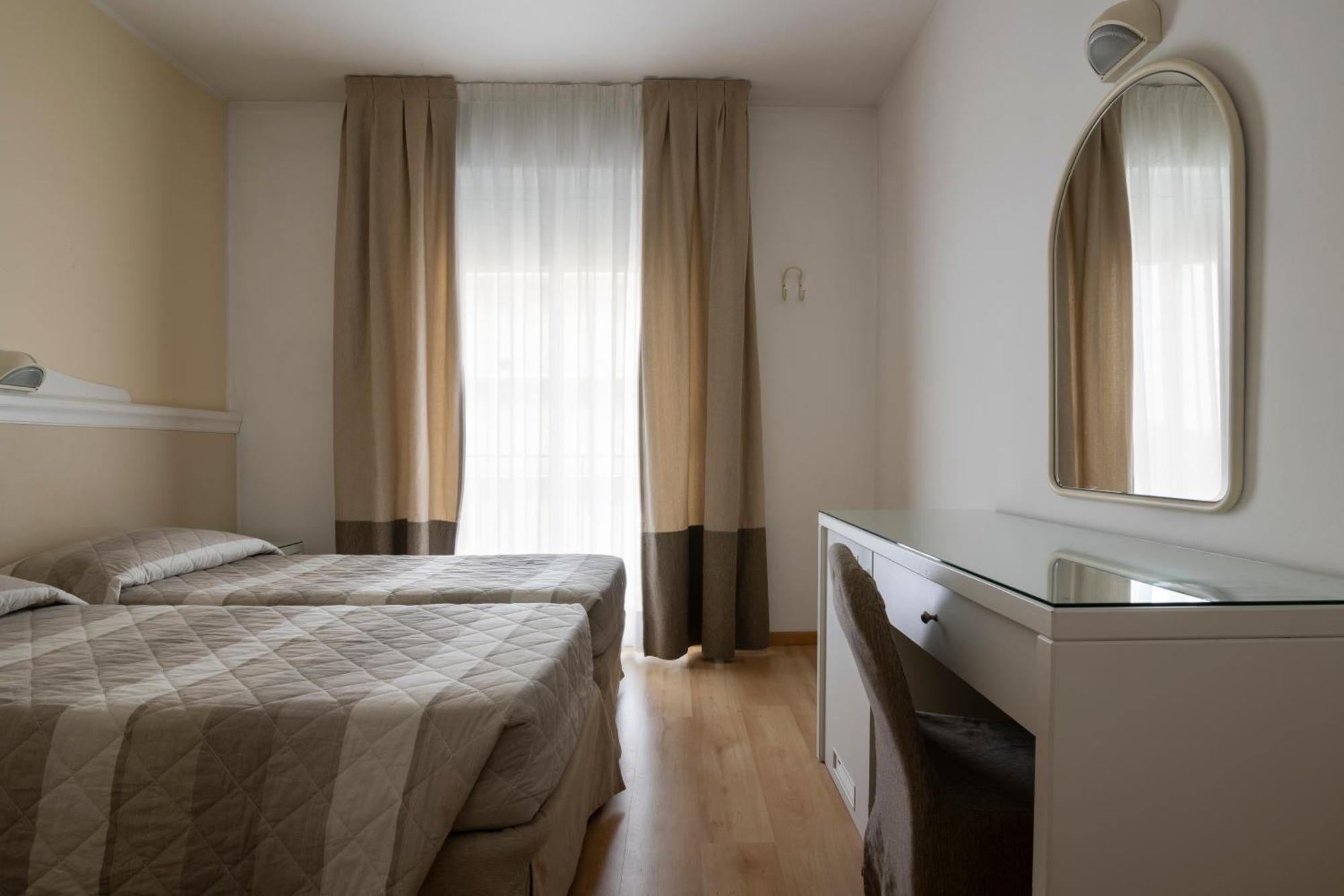 Hotel Miami Lido di Jesolo Esterno foto