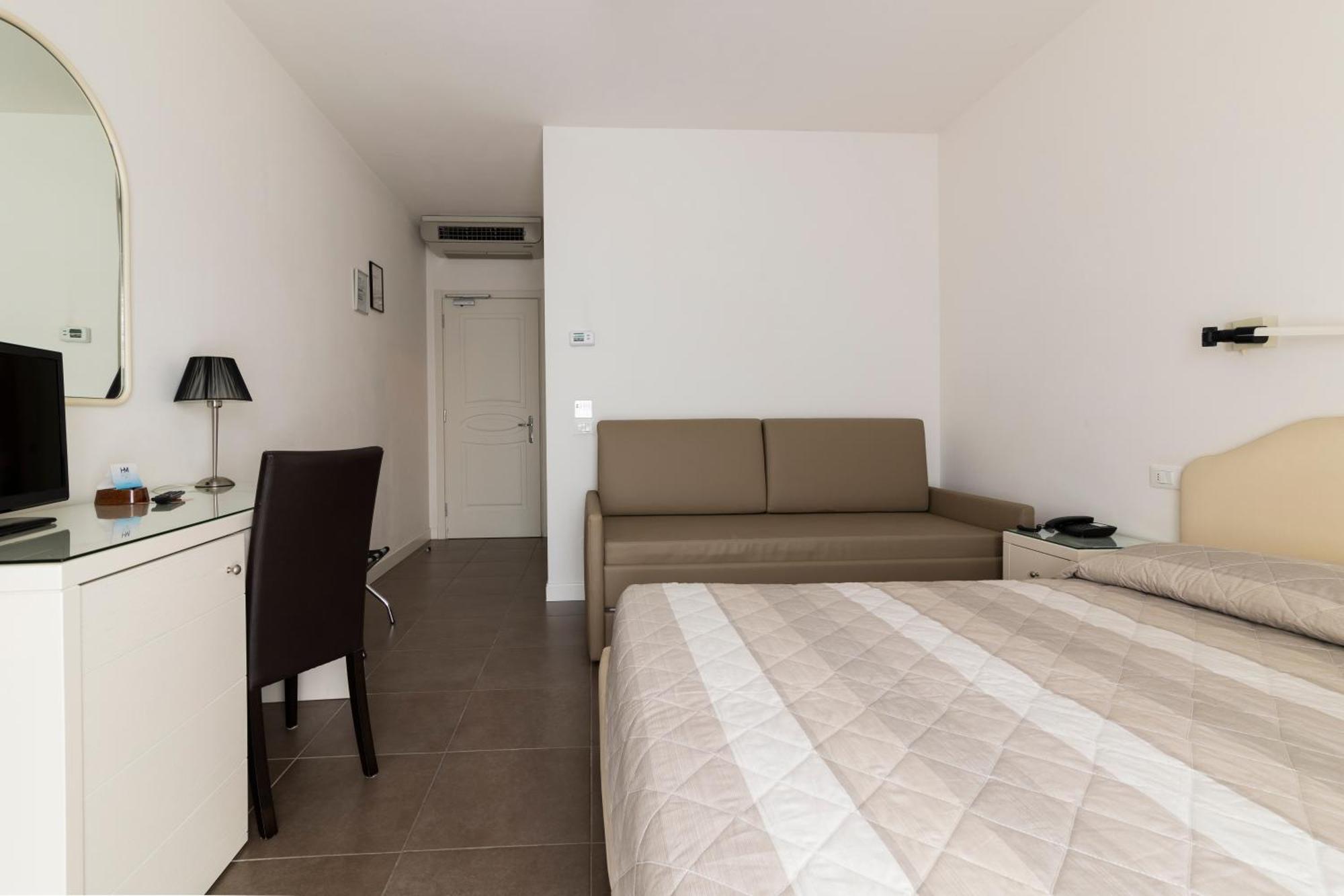 Hotel Miami Lido di Jesolo Esterno foto