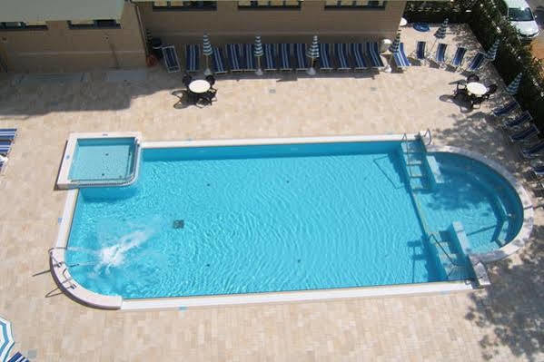 Hotel Miami Lido di Jesolo Esterno foto